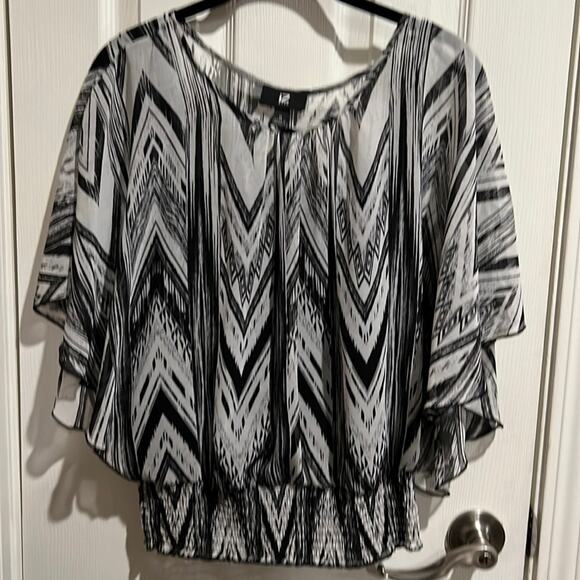 Iz Byer Short Flowing Sleeve Blouson Top White Black Medium Like new - Picture 1 of 7